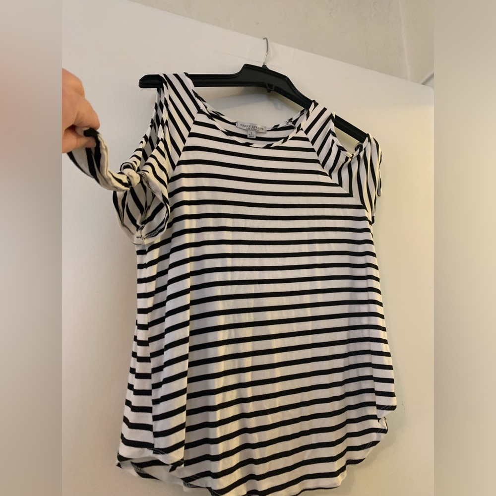 Green Envelope Cold Shoulder Black and White Striped Top Size Large EUC